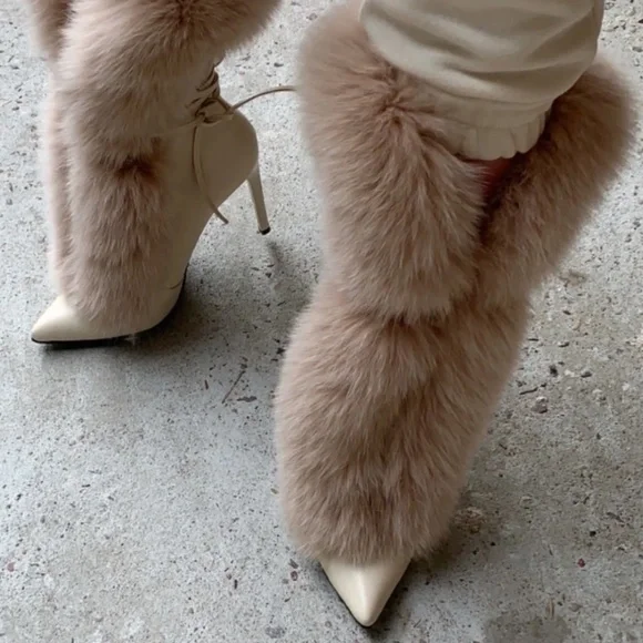 BNIB Ice Queen Design Pocahontas Fur High Heel Boots in Vanilla - Picture 1 of 5